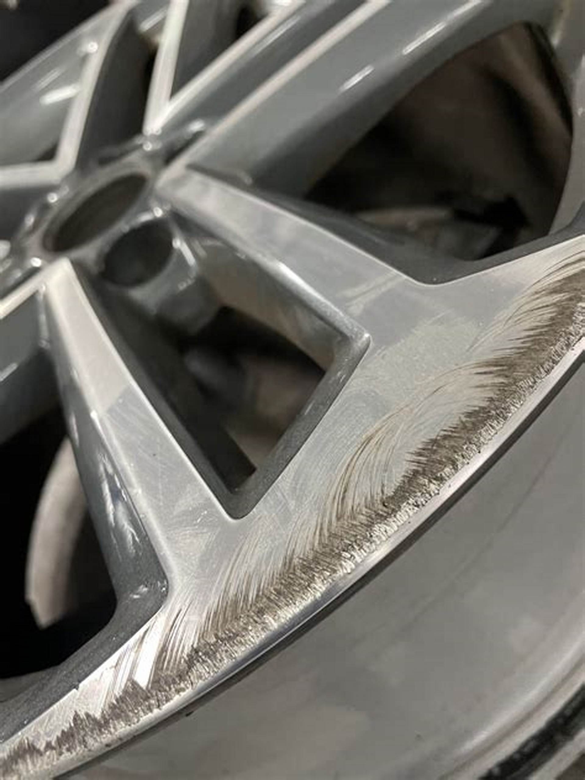 ../img_uploads/rim_repair.jpeg